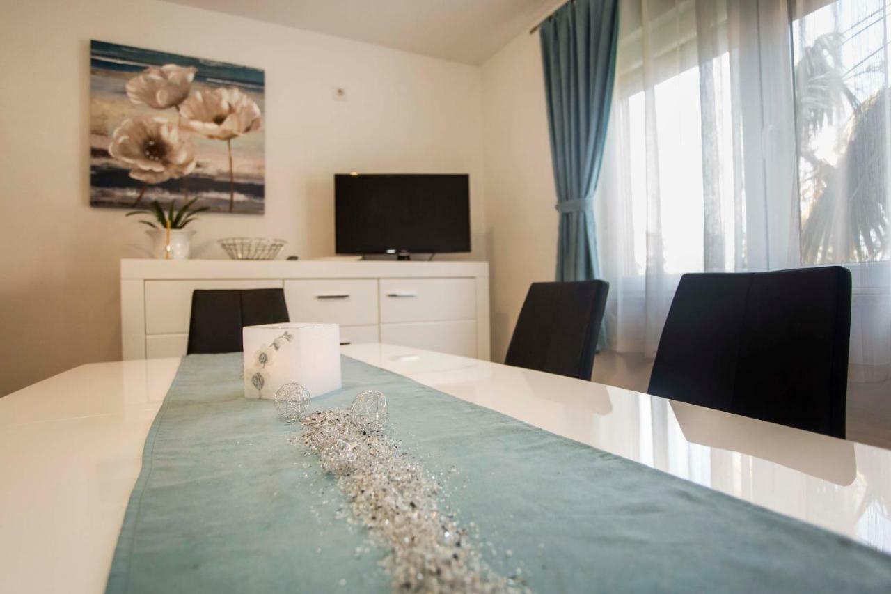 Apartman Barbara 로비니 외부 사진