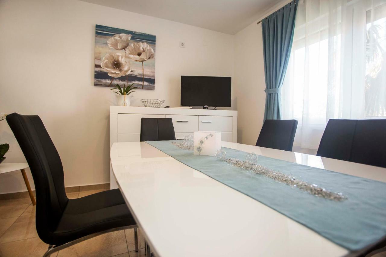 Apartman Barbara 로비니 외부 사진