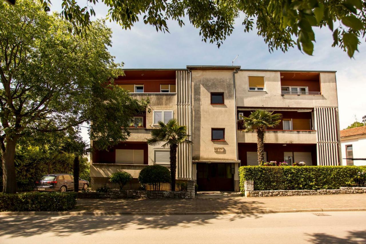 Apartman Barbara 로비니 외부 사진