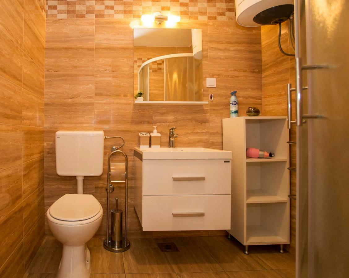 Apartman Barbara 로비니 외부 사진