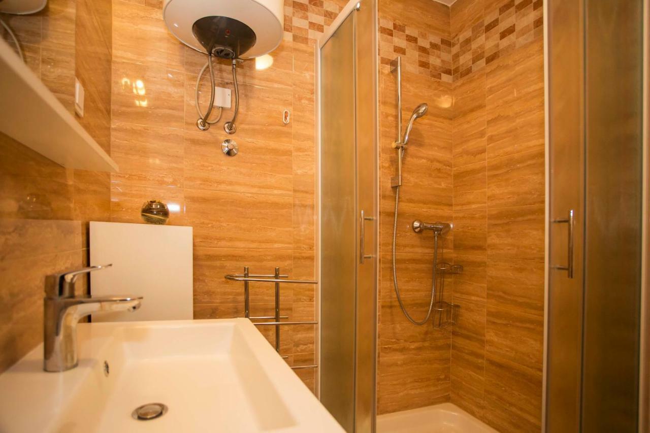 Apartman Barbara 로비니 외부 사진