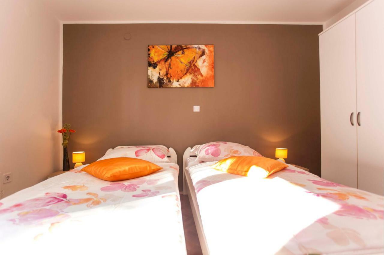 Apartman Barbara 로비니 외부 사진